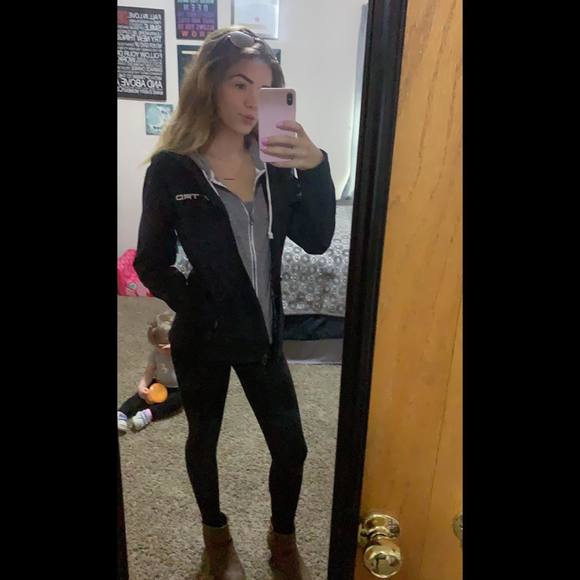 Meet your Posher, Hannah - Picture 1 of 1